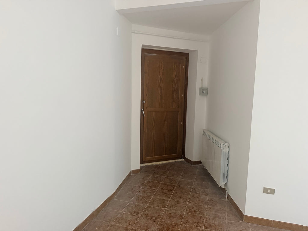 Bilocale in vendita a Caporciano, Via dell'Ospedale - ingresso