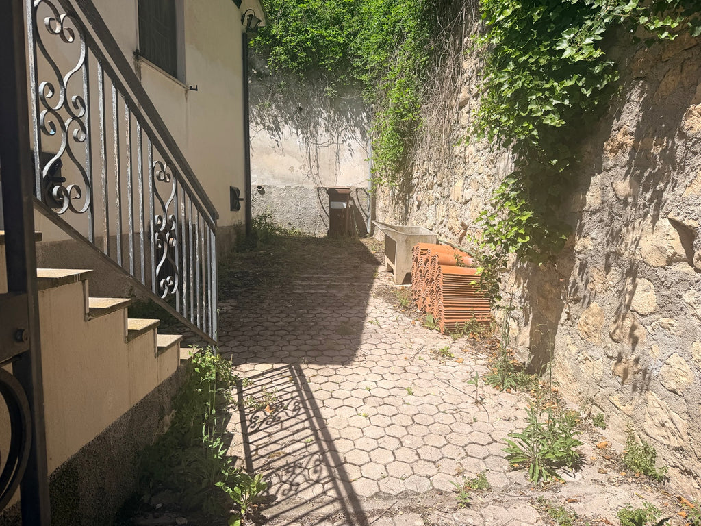 Bilocale in vendita a Caporciano, Via dell'Ospedale - spazio esterno