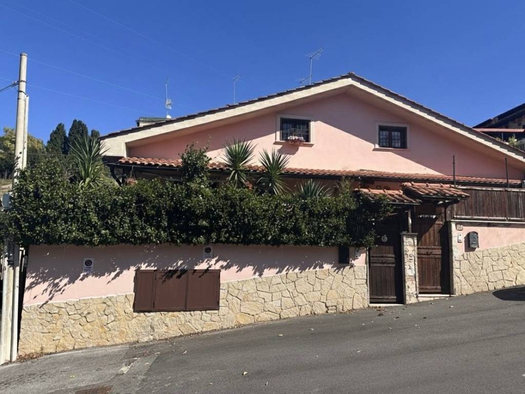 Villa bifamiliare via Pietro Vannucci 18 Pichini Guidonia Montecelio - esterno